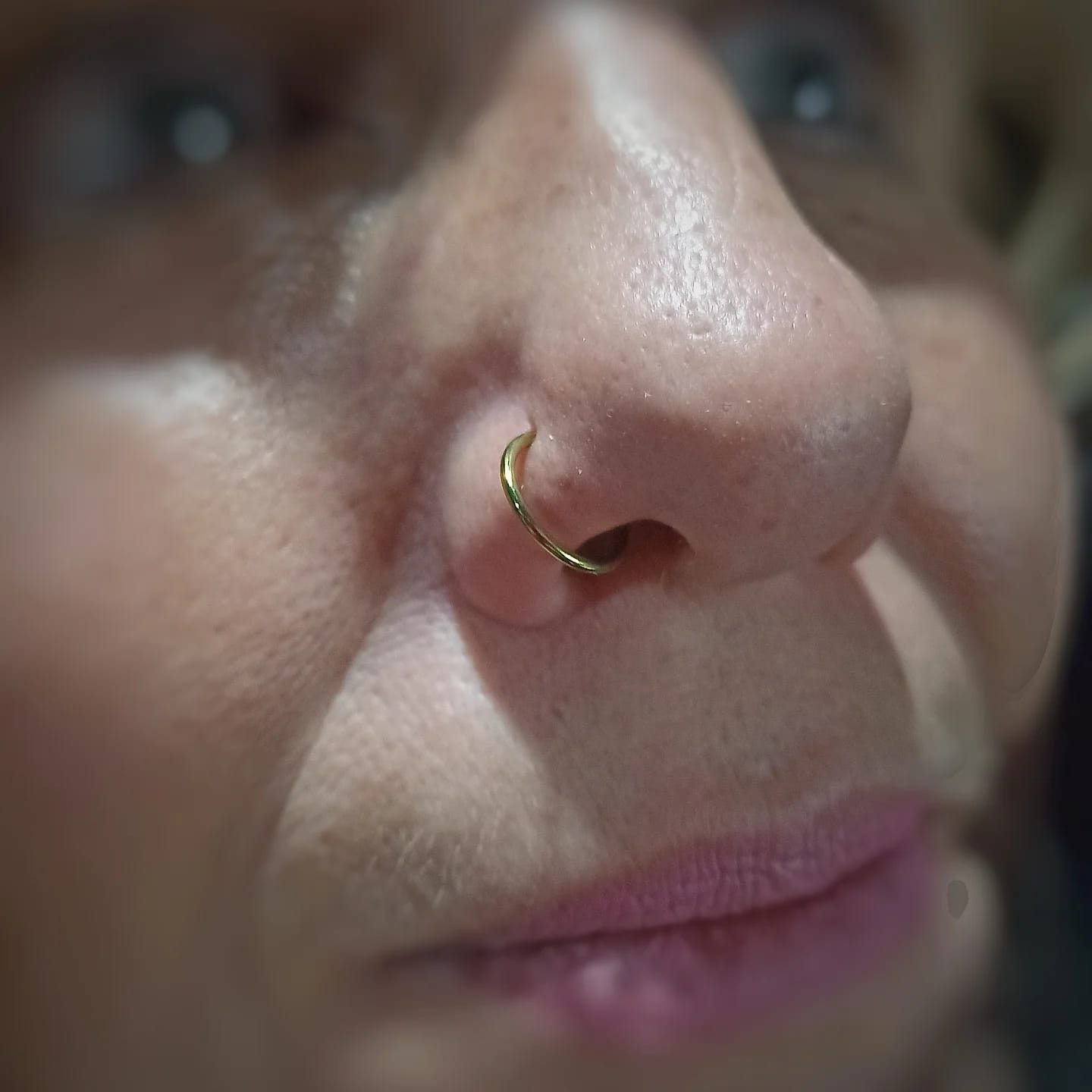 Trabajo de tatuaje o piercing